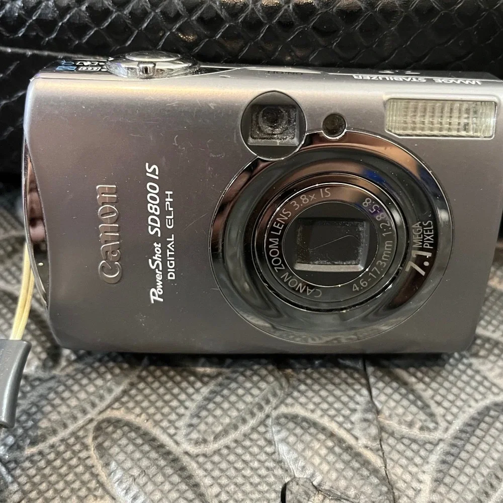 Canon PowerShot SD800 IS Digital ELPH Camera Silver 7.1MP Digicam Y2K